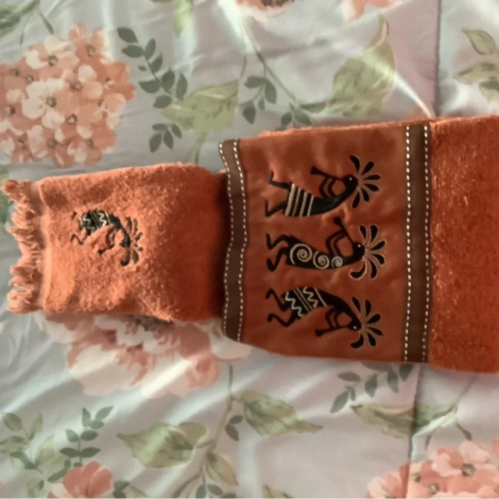 Traditions triable hand towel set rust black designs 2 piece set 100% cotton